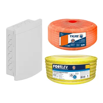 Foto de mangueiras, dutos e quadro de distribuição